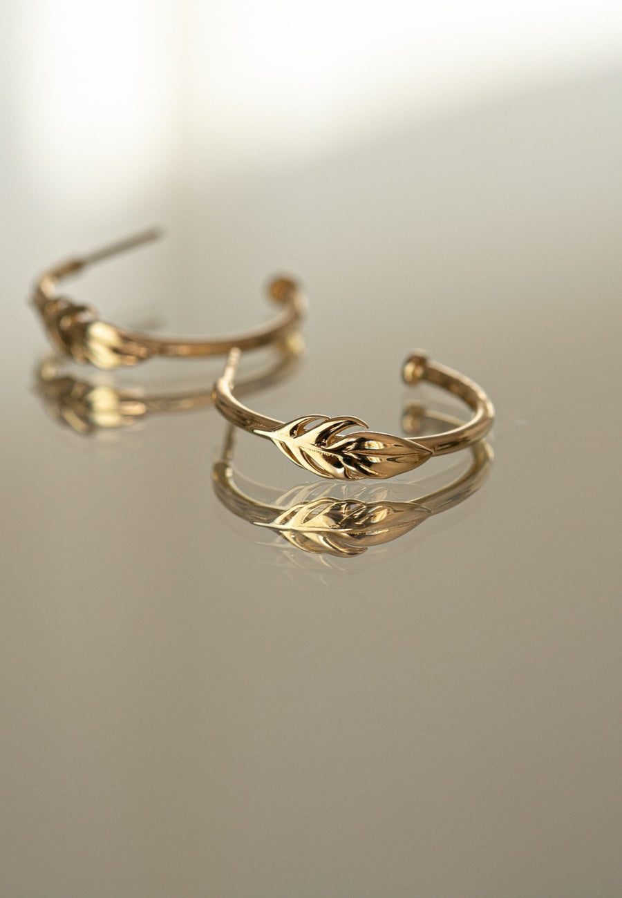 Pendientes de plata aro PLUMA ROJA oro