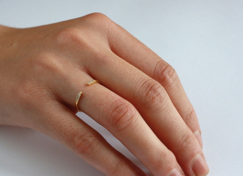 SIX SLV, Anillo abierto con circonitas, plata de ley.