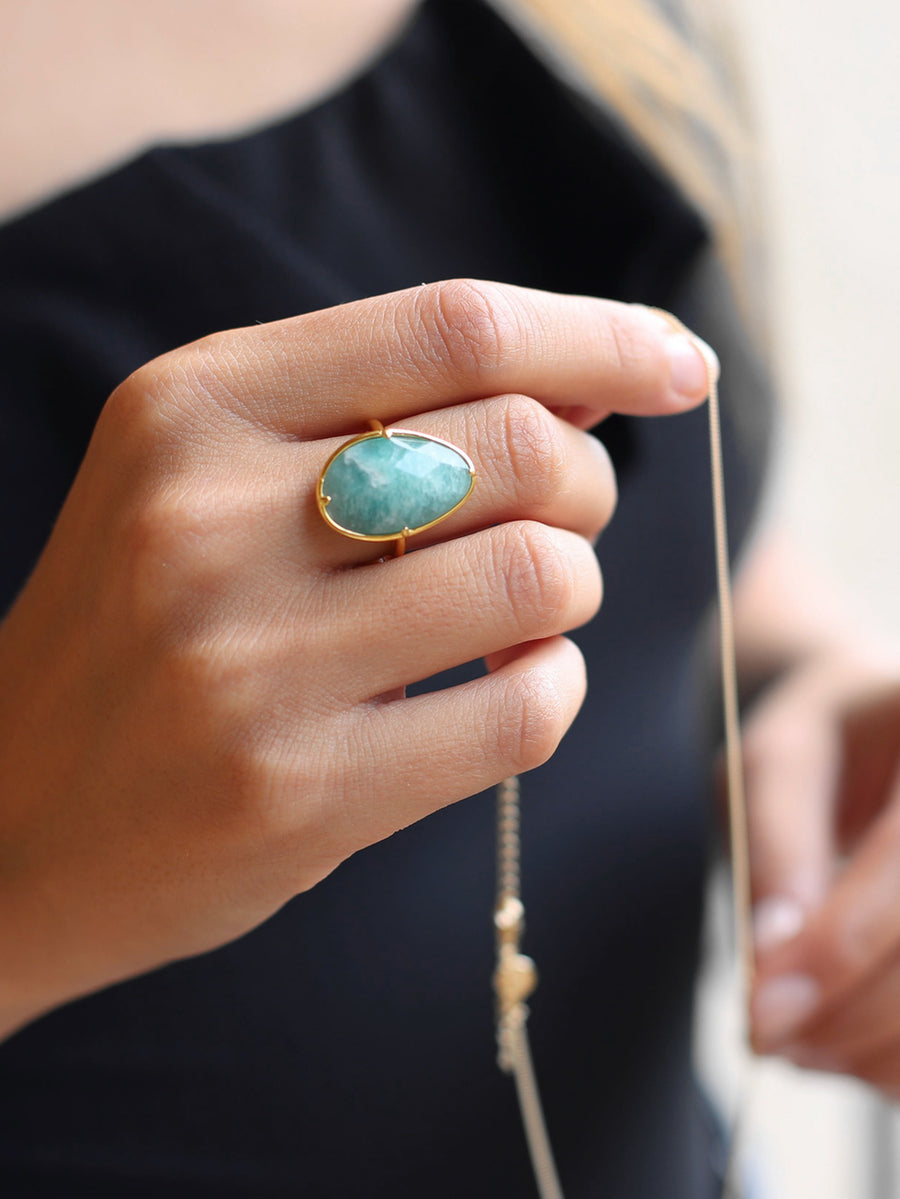 Anillo piedra amazonita THE SEA de plata de ley bañado en oro