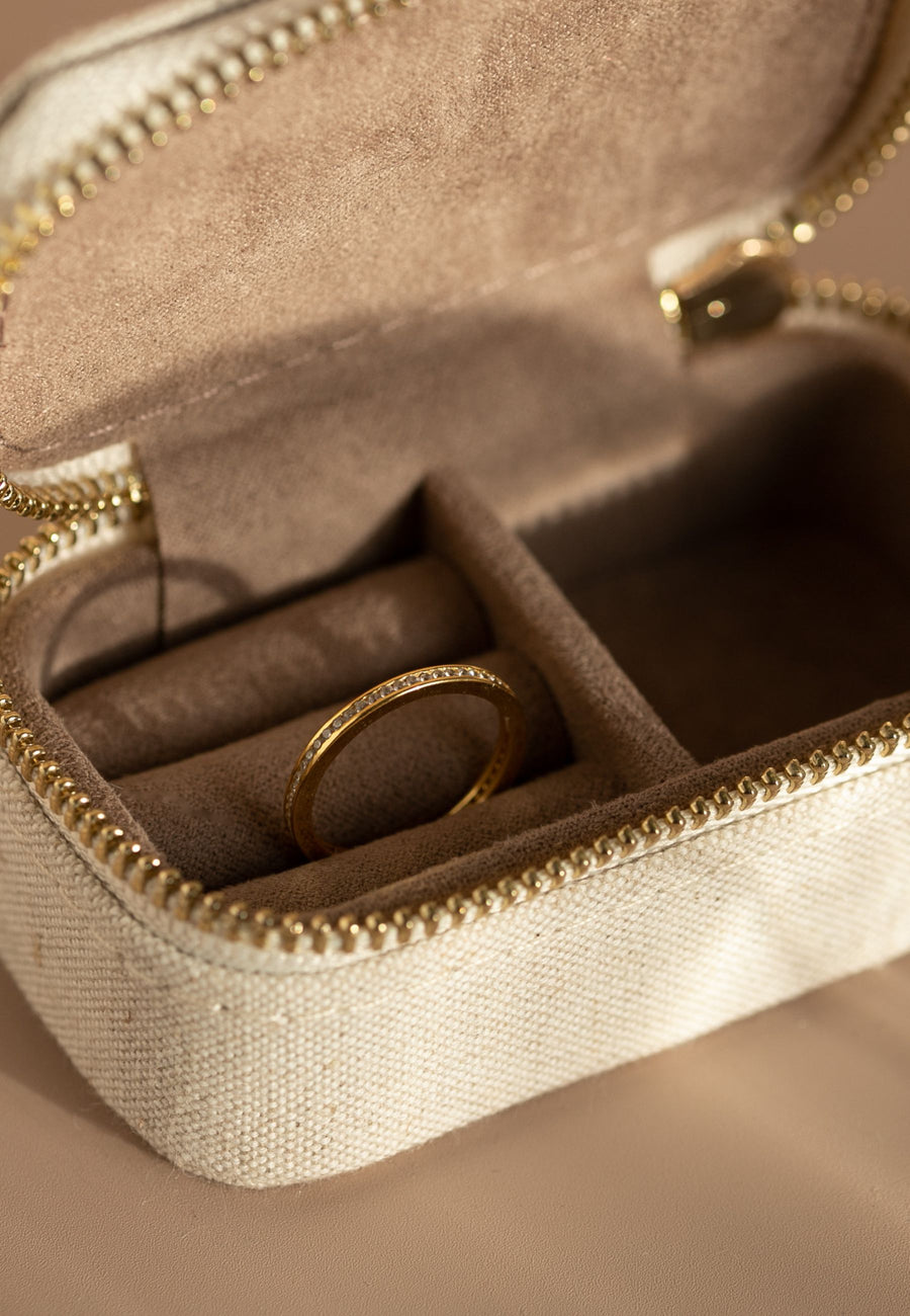 Anillo de banda ETERNITY con circonitas blancas baño de oro