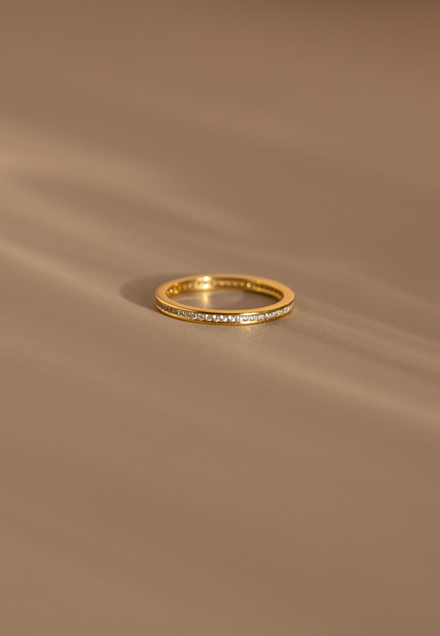 Anillo de banda ETERNITY con circonitas blancas baño de oro