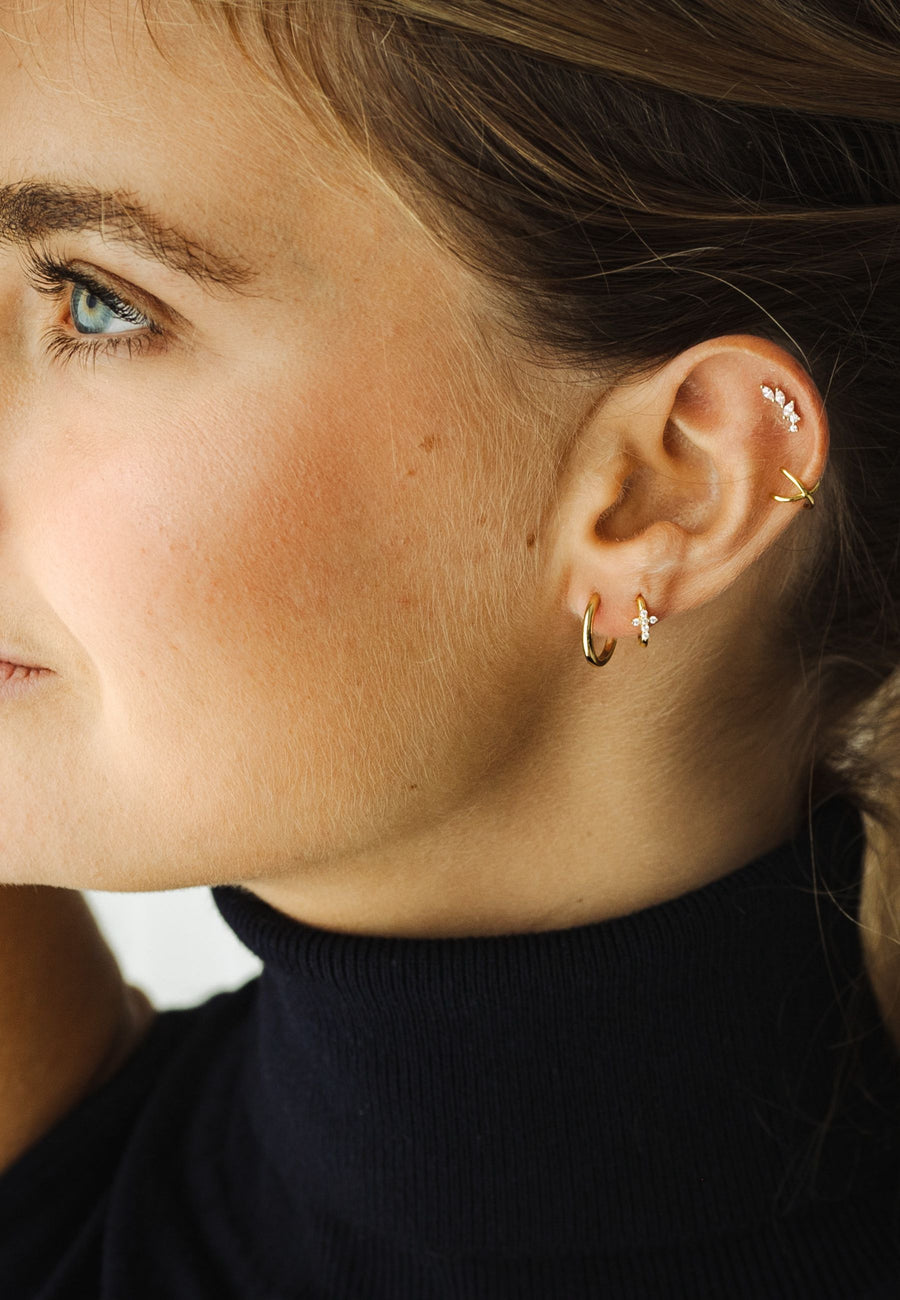 Pendientes criolla cruz en plata baño oro 24k