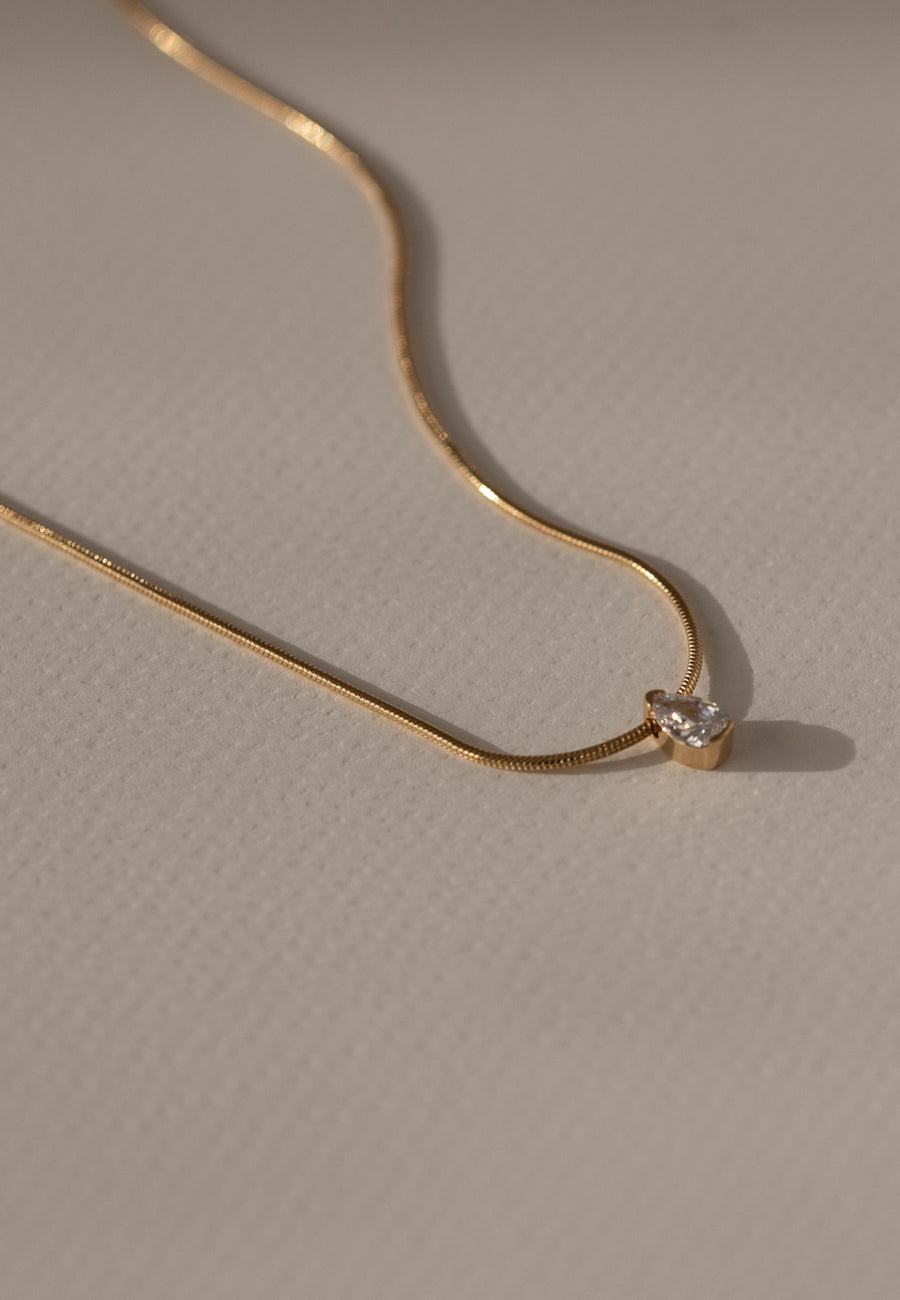 Collar con lágrima de circonita AMBRA