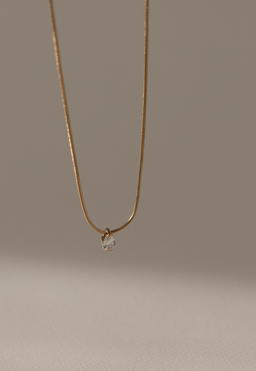 Collar con lágrima de circonita AMBRA