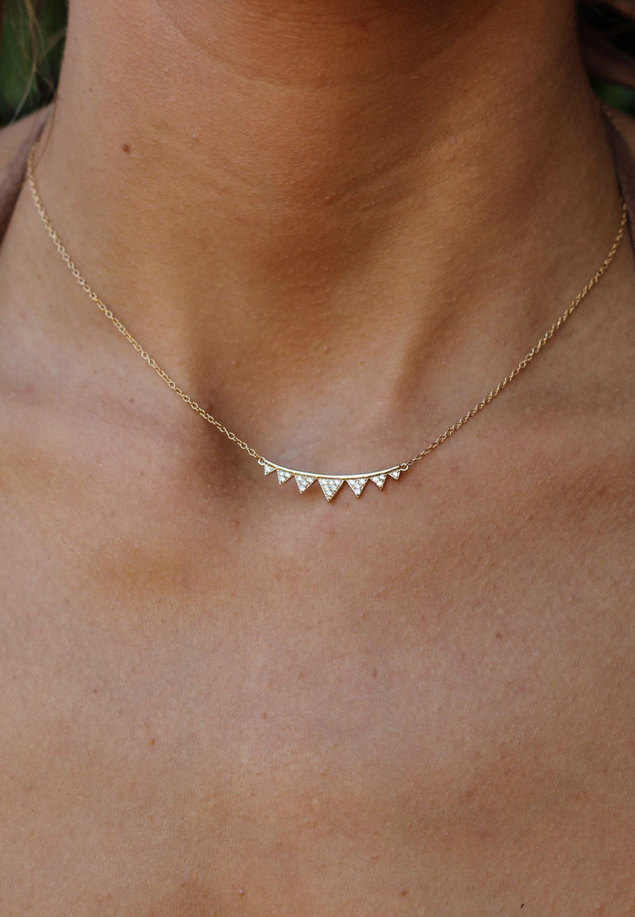 Collar de plata de diminutos triangulos plata baño oro