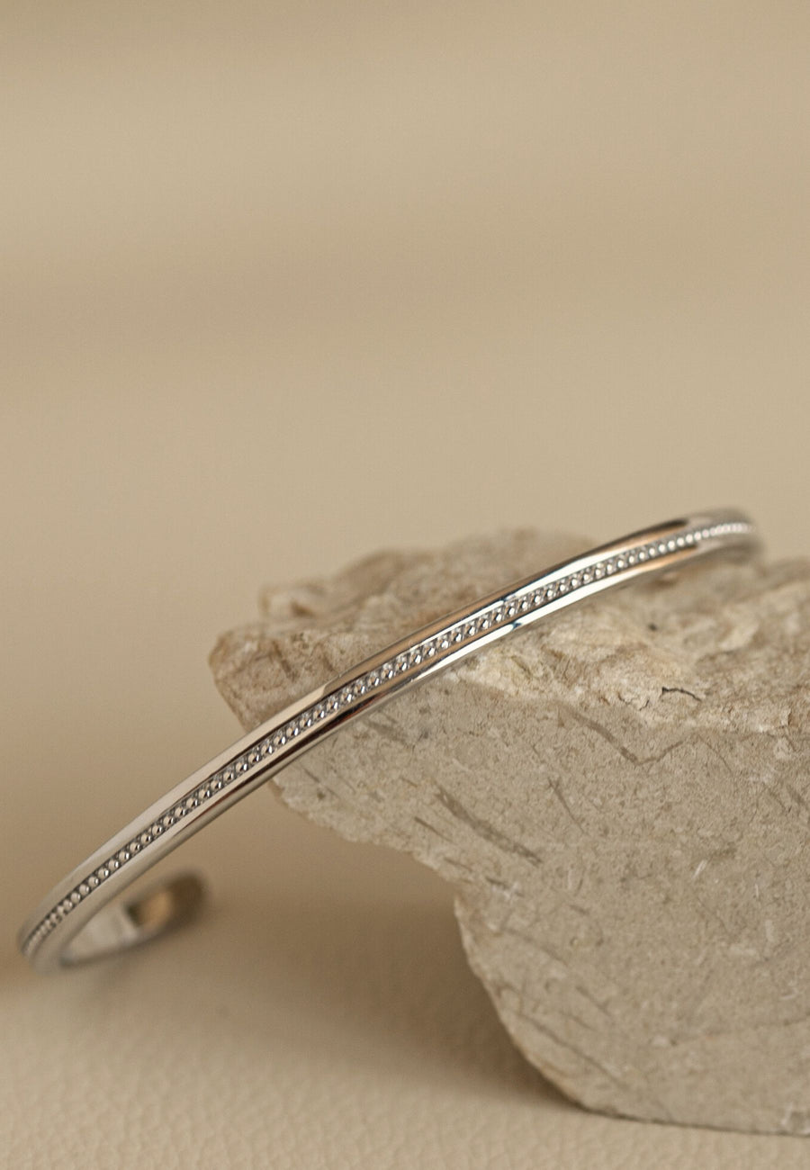 Pulsera de plata brazalete ovalado abierto fino con BOLITAS, rígido