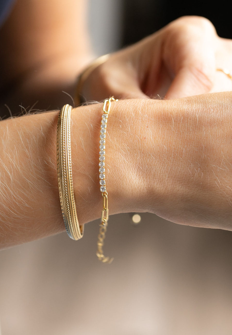 Oval bracelet with engraved designs