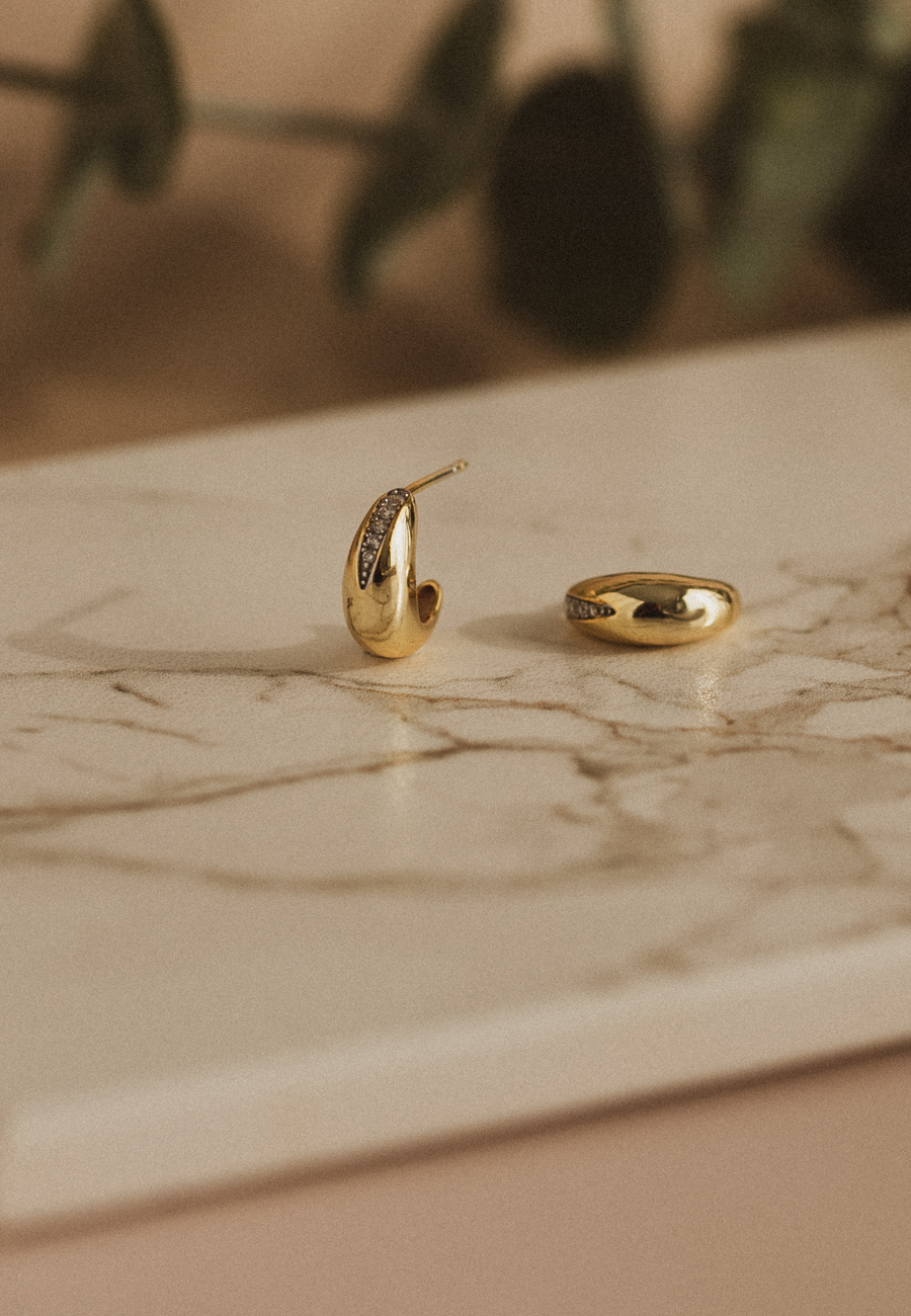 Pendientes de plata AURA fabricados en plata de ley, bañados en oro y con piedras circonita