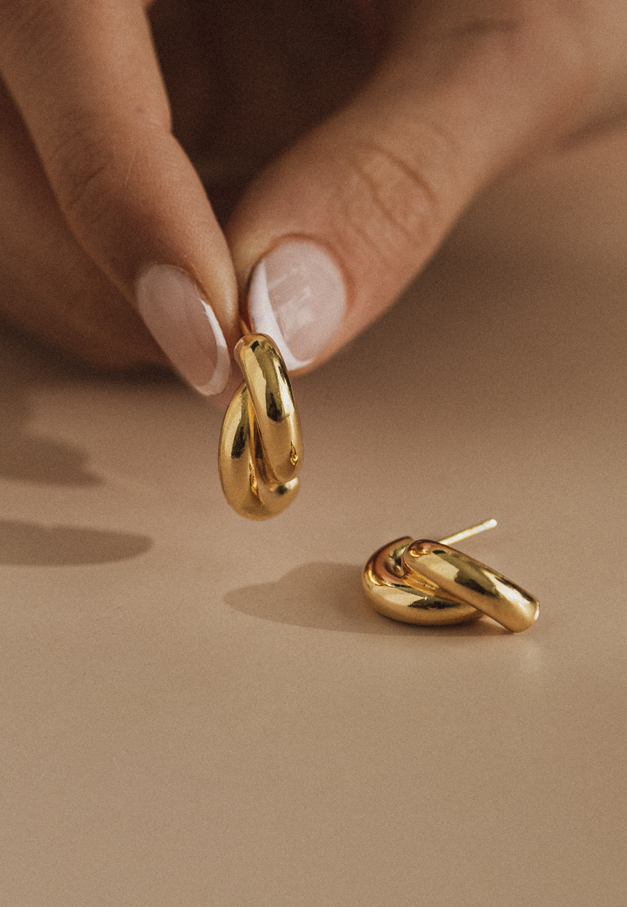 Pendientes de plata MILLIE tipo aros gruesos entrelazados tipo nudo semi abiertos en plata y chapado en oro