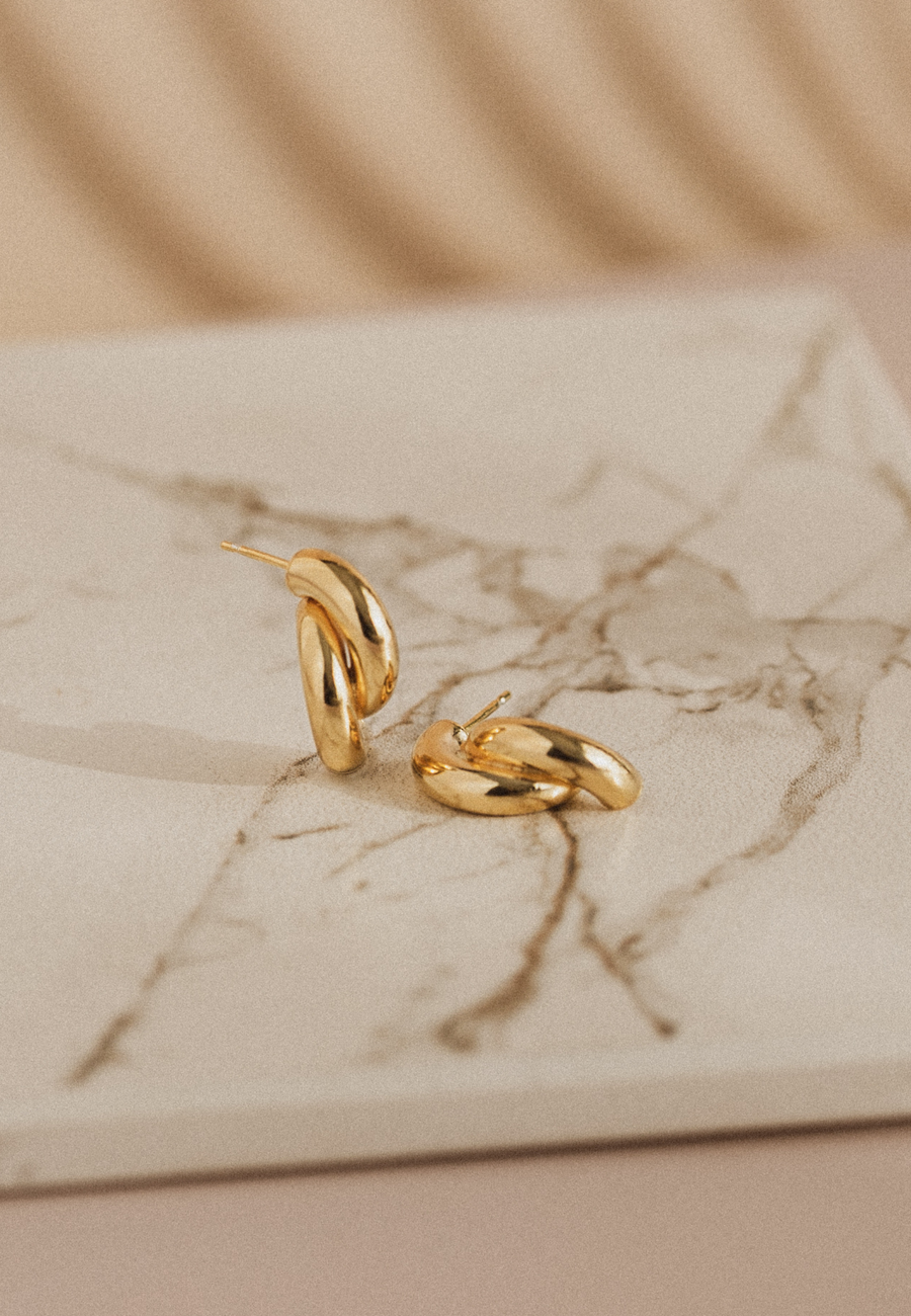 Pendientes de plata MILLIE tipo aros gruesos entrelazados tipo nudo semi abiertos en plata y chapado en oro