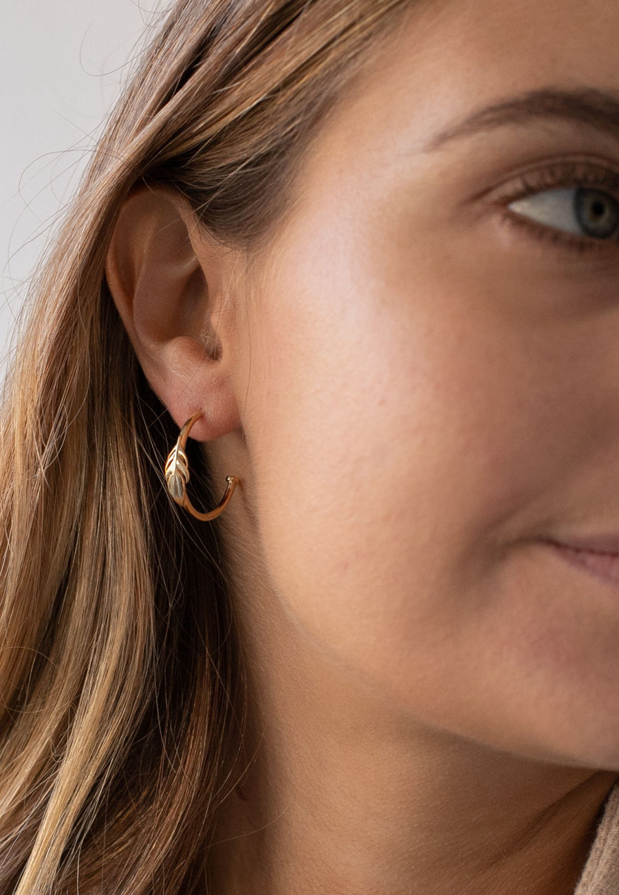 Pendientes de plata aro PLUMA ROJA oro