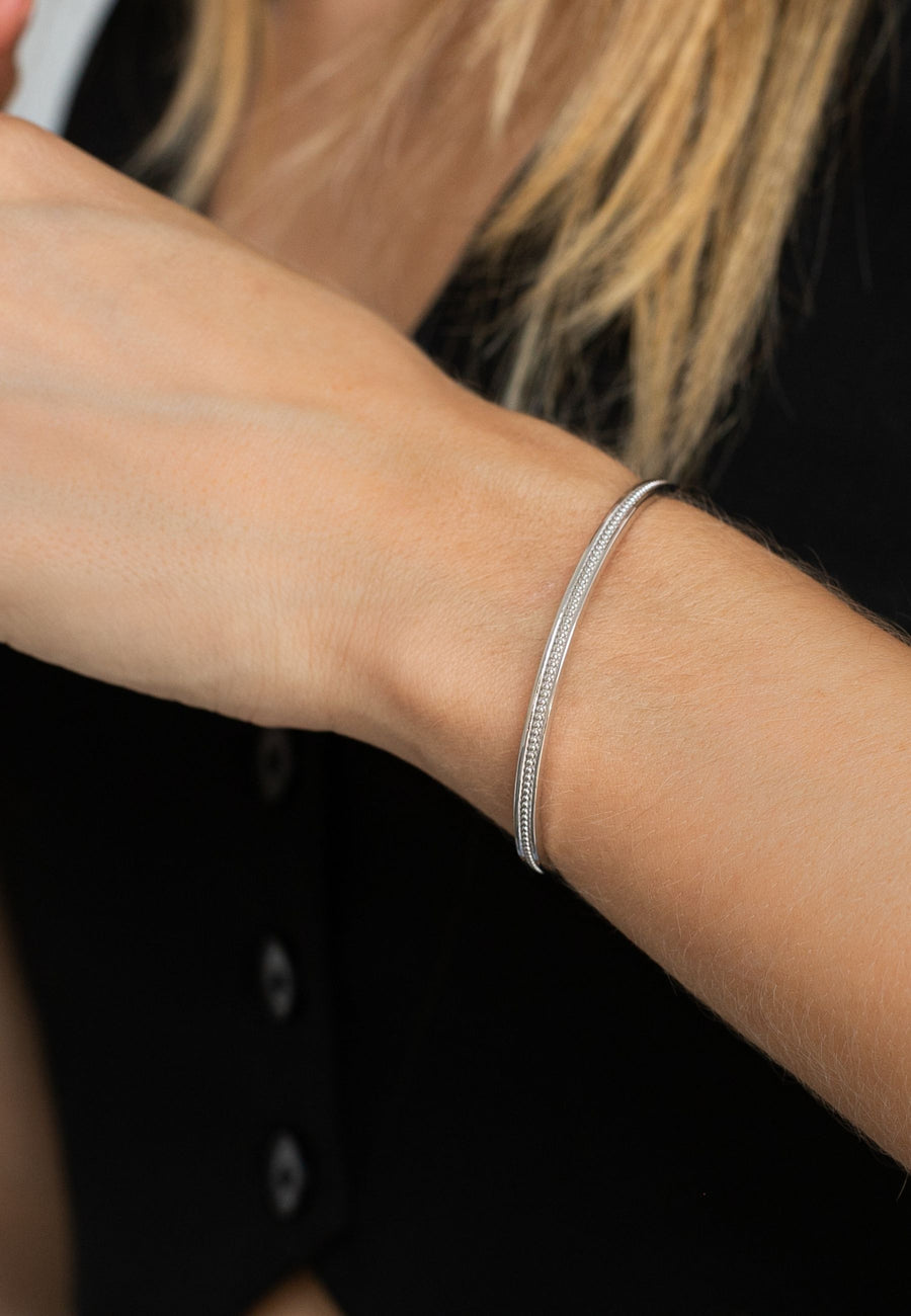 Pulsera de plata brazalete ovalado abierto fino con BOLITAS, rígido