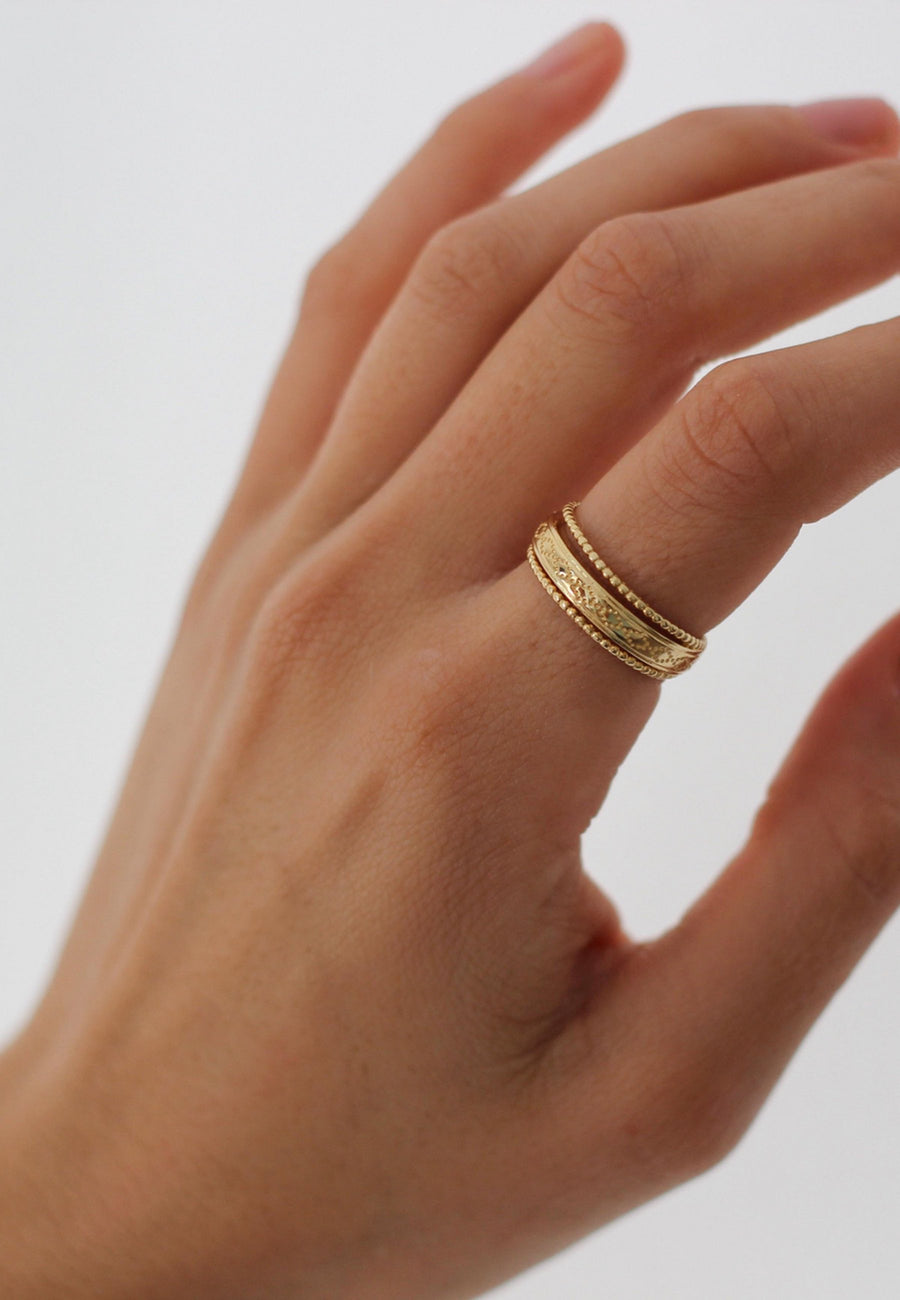 ROMA. Anillo plata de ley bañado en oro.