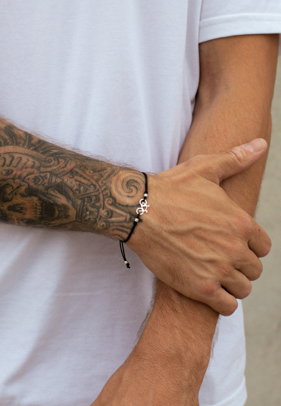 Pulsera BLACK BIKE con cordón de macramé negro