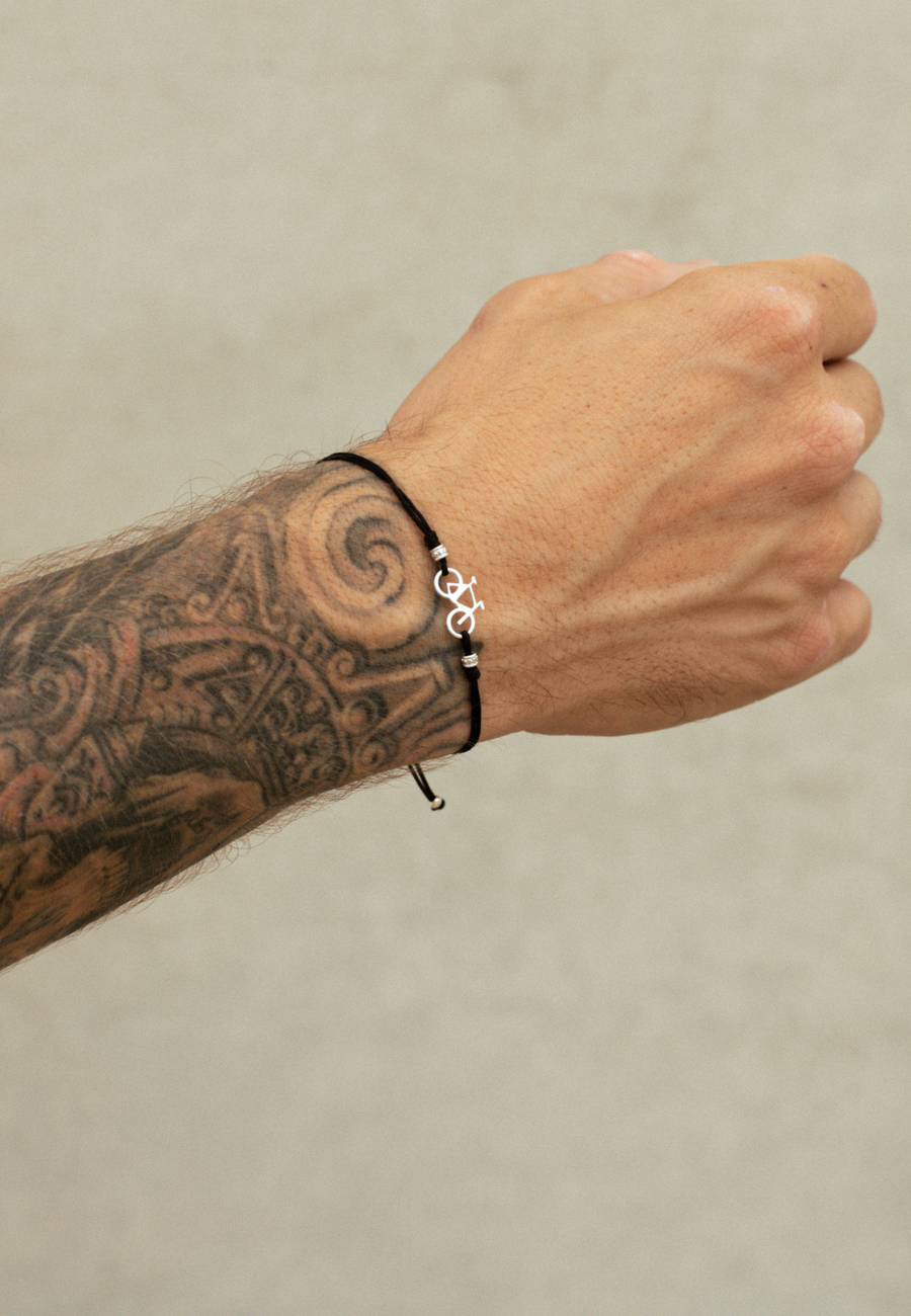 Pulsera BLACK BIKE con cordón de macramé negro