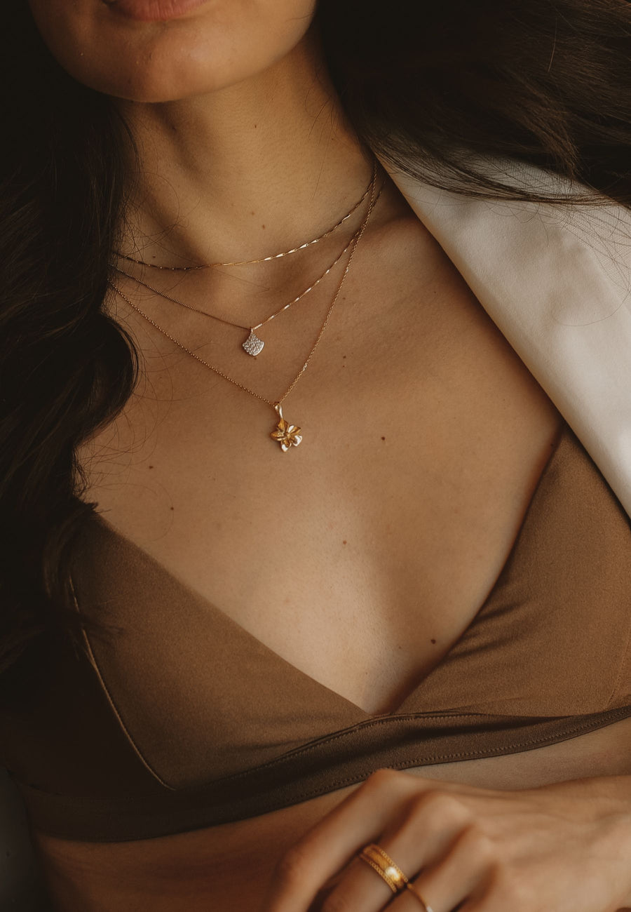 Collar CONCHA DE MAR con circonitas en plata y baño en oro