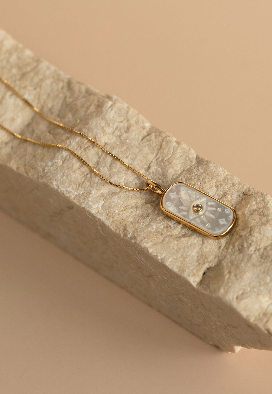 Collar rectangular con OJO en NACAR plata de ley y baño de oro