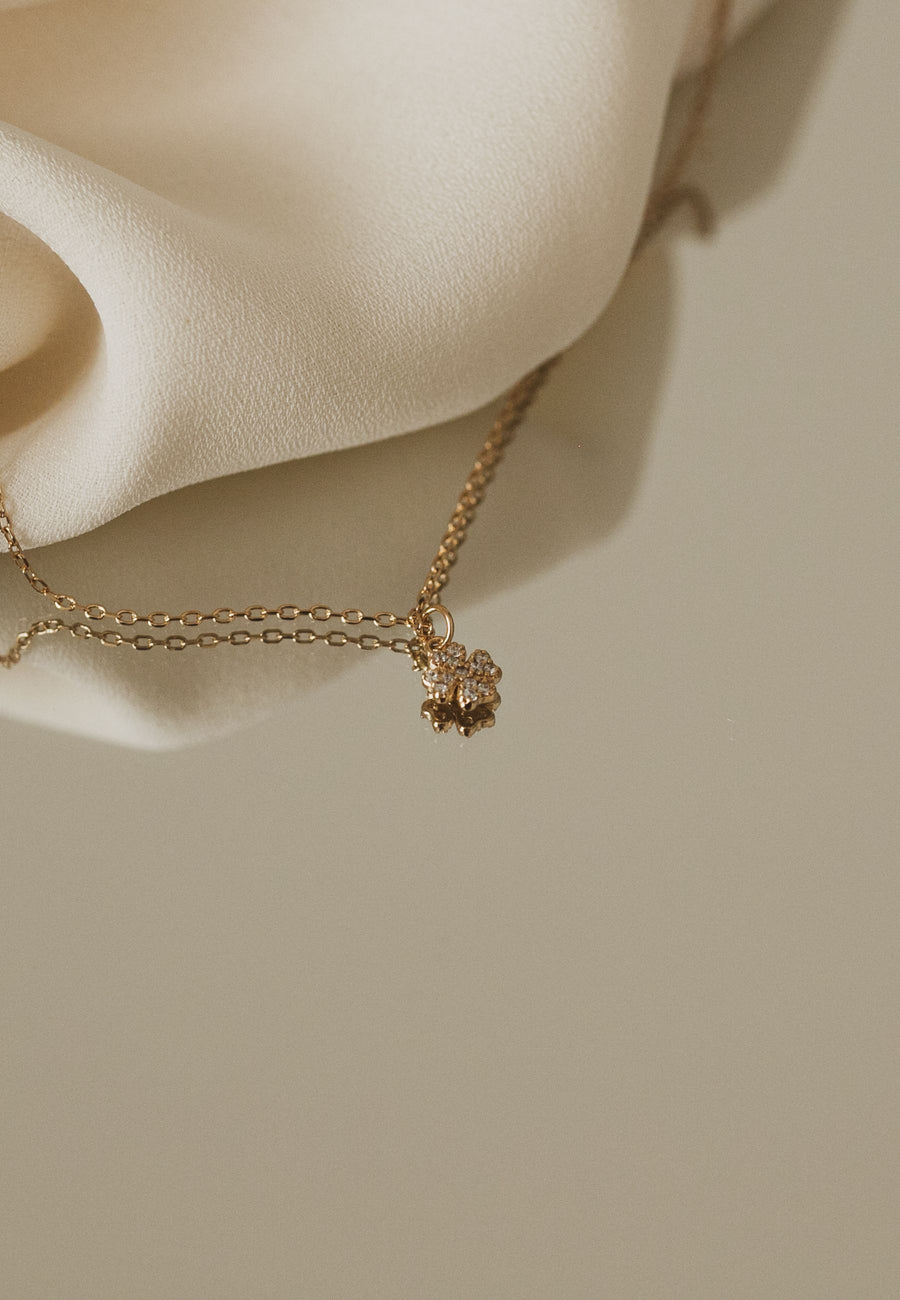 Collar TREBOL con circonitas en plata de ley y baño oro 24k