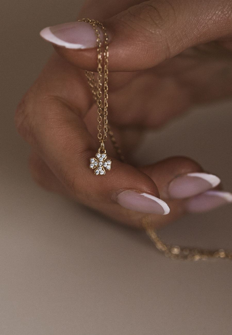 Collar TREBOL con circonitas en plata de ley y baño oro 24k