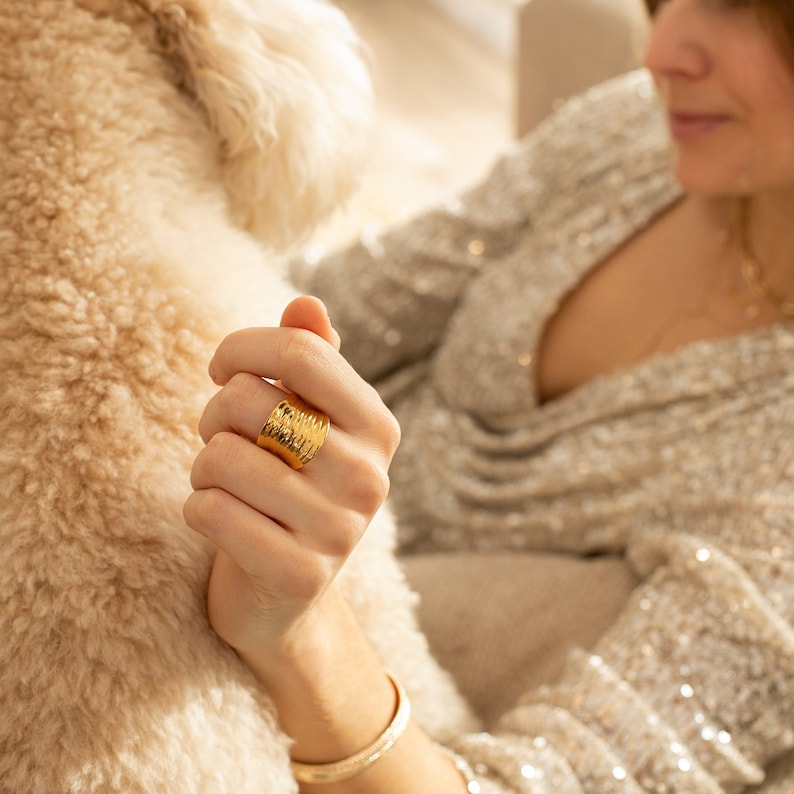 Anillo ancho ajustable ONDAS oro