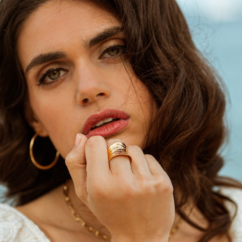 Anillo ancho ajustable ONDAS oro