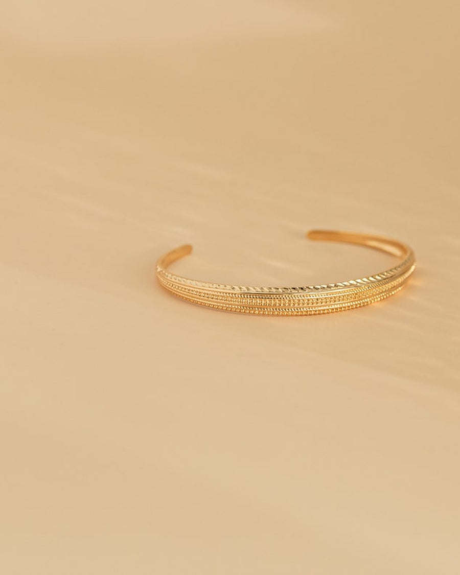 Oval bracelet with engraved designs