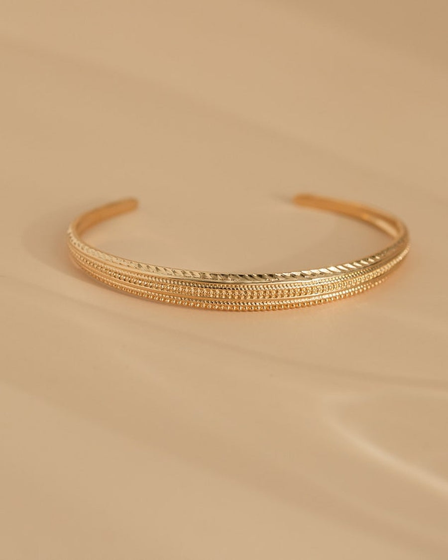 Oval bracelet with engraved designs