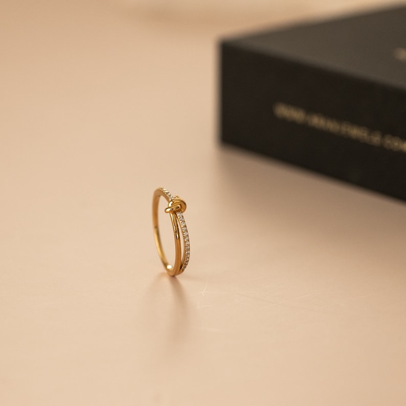 Anillo de plata NUDO CZ con circonitas