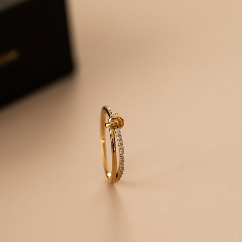 Anillo de plata NUDO CZ con circonitas