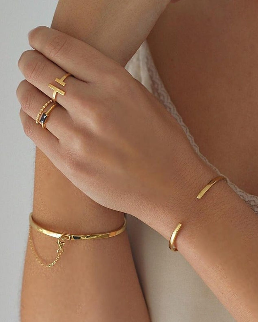 Brazalete fino de plata SOLID de corte clásico abierto