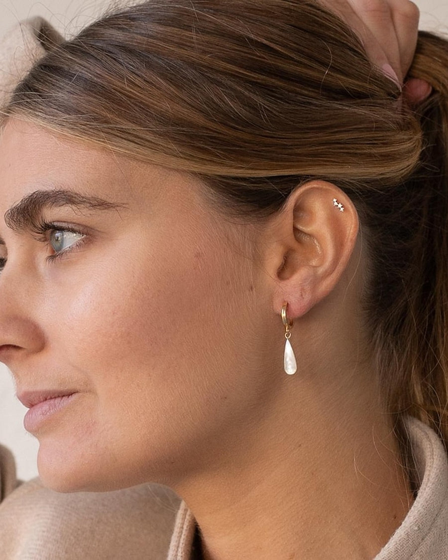 Gold mother-of-pearl teardrop pendant earrings