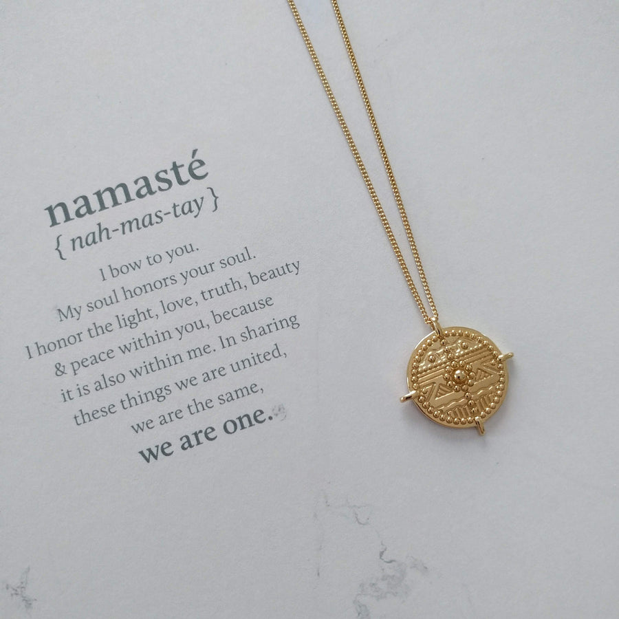 Collar estilo vintage maya con moneda grabada en plata de ley