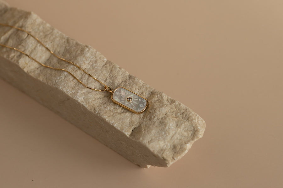 Collar de plata rectangular con OJO en NACAR plata de ley y baño de oro