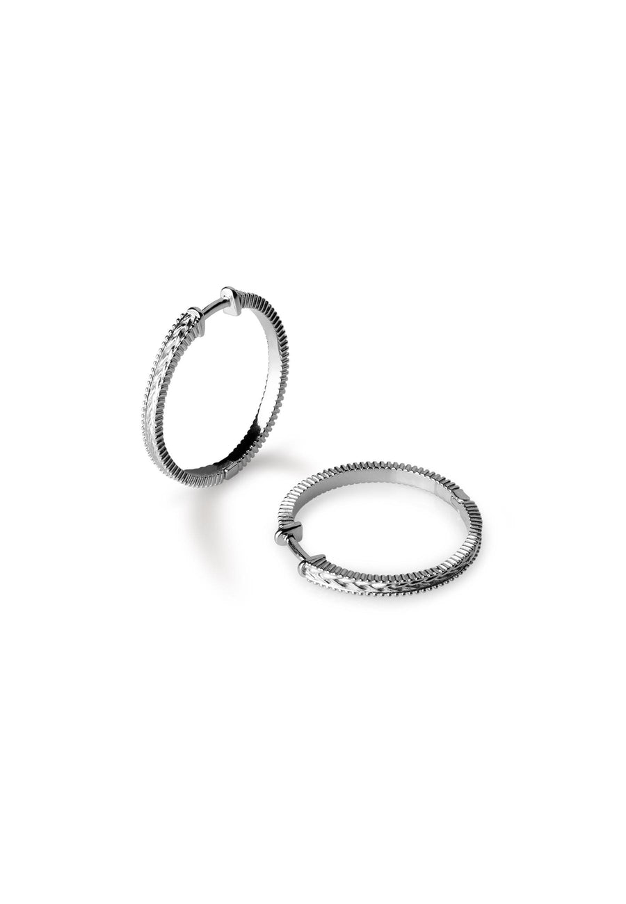 Aros medianos vintage con grabados en relieve de sección cuadrada fabricados en plata de ley y baño oro