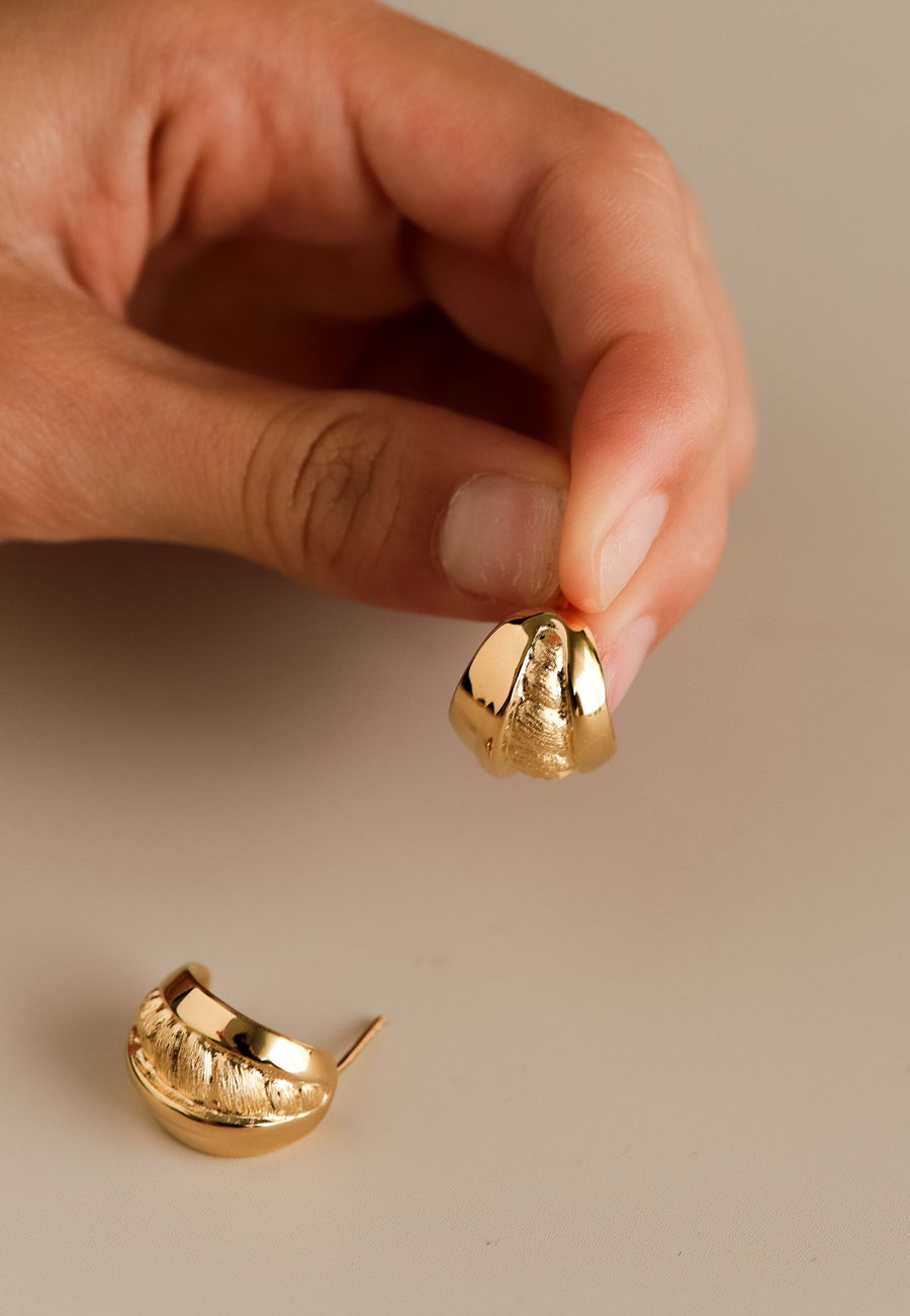 Pendientes de plata gruesos CHARO en plata de ley baño de oro de 24 quilates