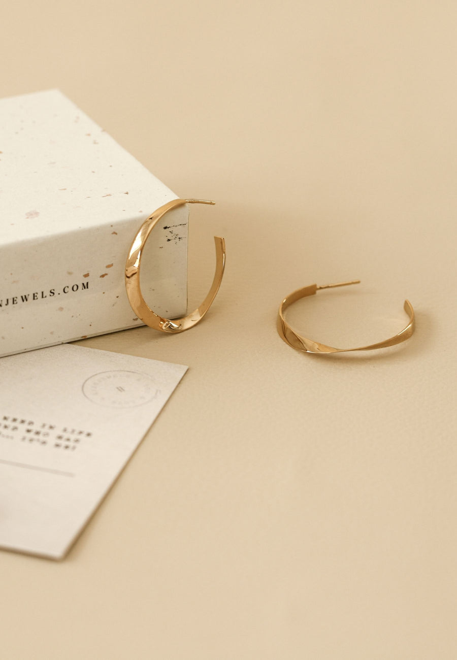 Pendiente CURLED oro